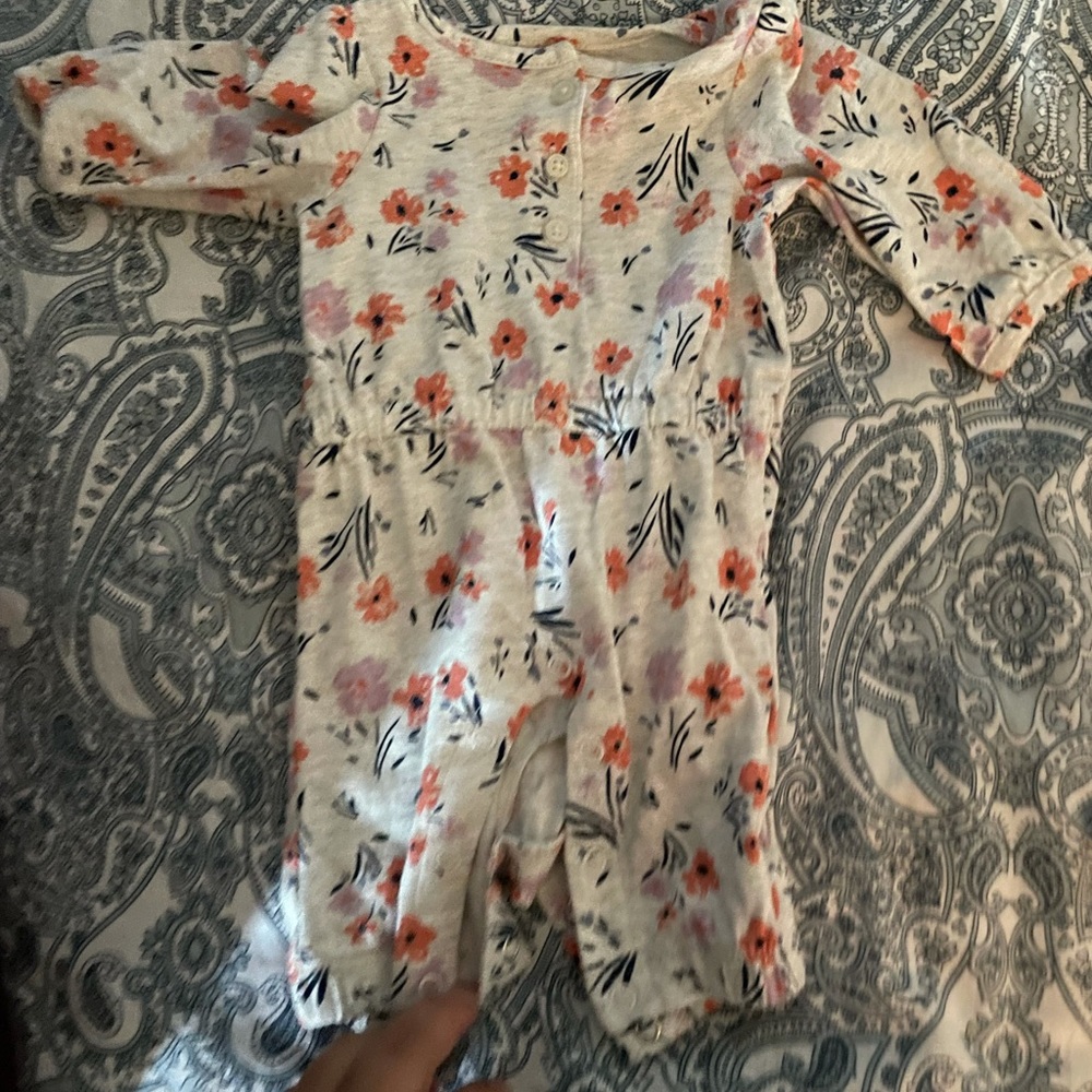 Newborn clothes only used 1 time